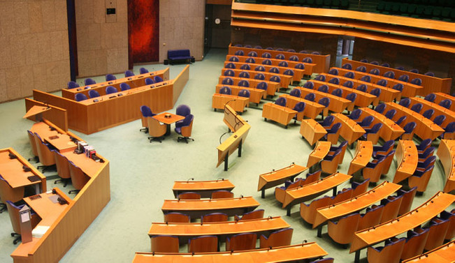 Hollanda'da hükümeti kurma görevi Rutte'a verildi