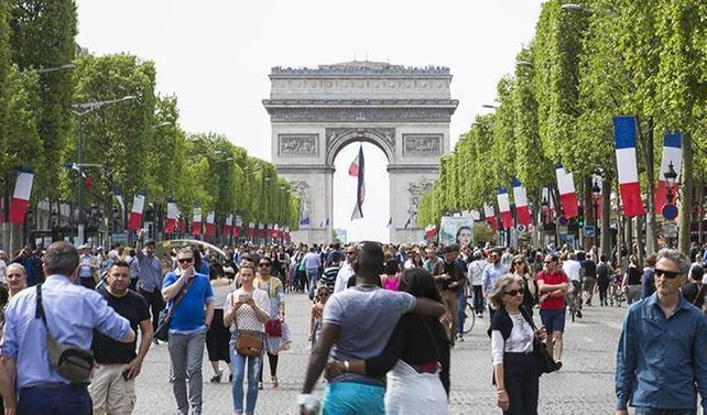 Paris'te 2030'da benzinli araçlar yasaklanabilir