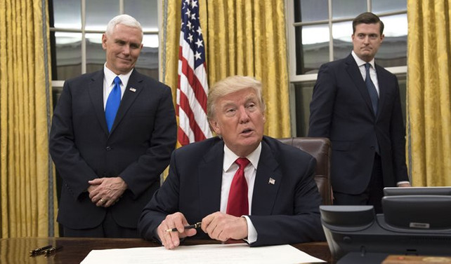 Trump'tan Obamacare'i zayıflatacak yeni adım