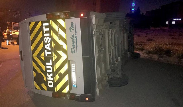 Öğrenci servisi devrildi: 14 yaralı