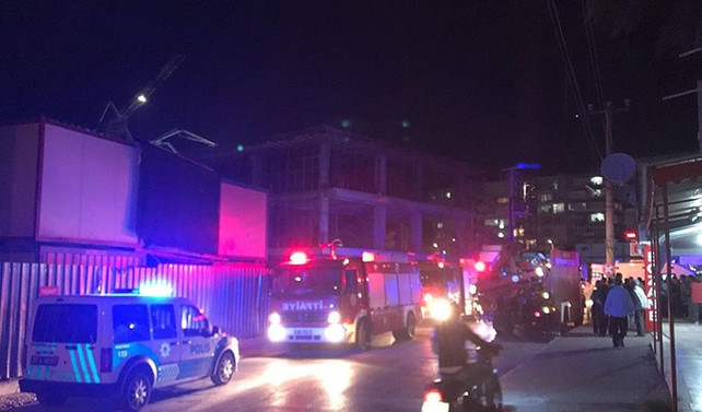 Antalya'da alışveriş merkezi inşaatında iskele çöktü: 6 yaralı