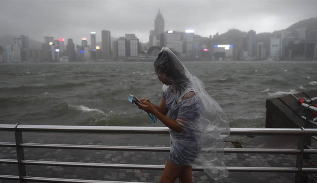 Hong Kong, Khanun tayfununun etkisi altında