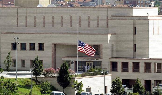 Başkonsolosluk görevlisinin eşi ve kızı serbest