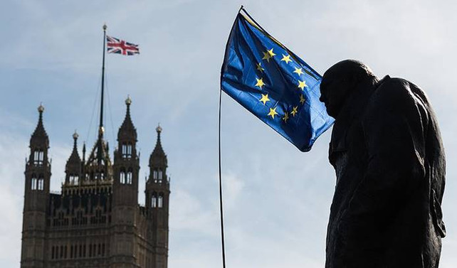 Birleşik Krallık, Brexit baskısı altında