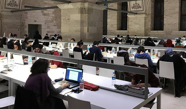 Beyazıt Devlet Kütüphanesi 24 saat hizmet veriyor