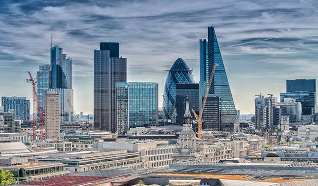 Hammond: Londra finans merkezi olmaya devam edecek