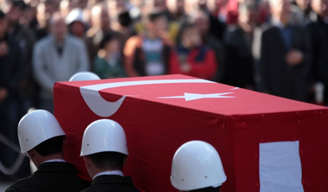 Şehitler için Hakkari'de tören