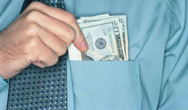 Dolar 3.70 sınırından döndü