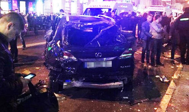 Ukrayna'da araç kalabalığa daldı: 6 ölü