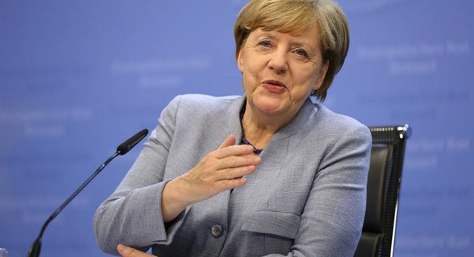 Merkel, Ankara ile diyalog kurulmasından yana