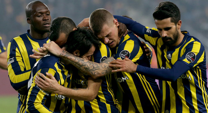 Fenerbahçe derbide farkı azaltmak istiyor