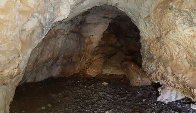 Diyarbakır'da PKK'lı teröristlerce kullanılan 6 mağara imha edildi