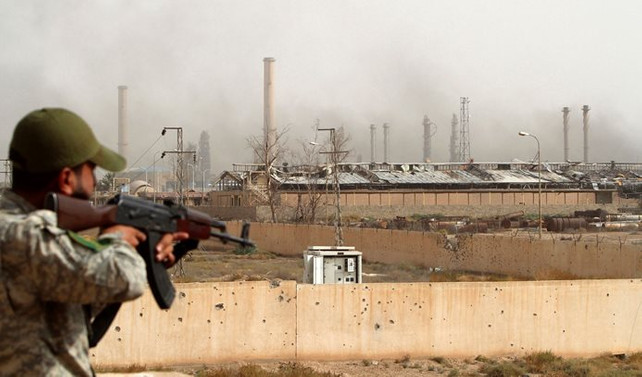 PYD, Suriye'nin en büyük petrol sahasını ele geçirdi