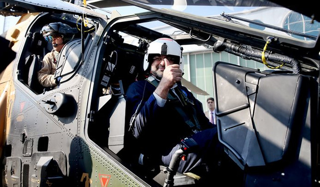Pakistan Başbakanı, ATAK helikopteri ile test uçuşu yaptı