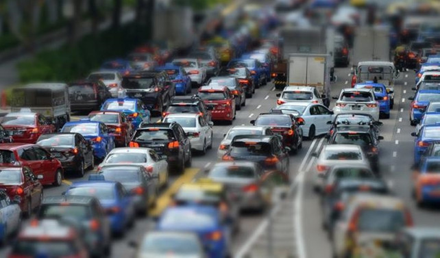 Singapur'da yeni otomobillerin trafiğe çıkışına izin yok