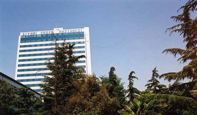 Hastane önünde çatışma: 4 yaralı