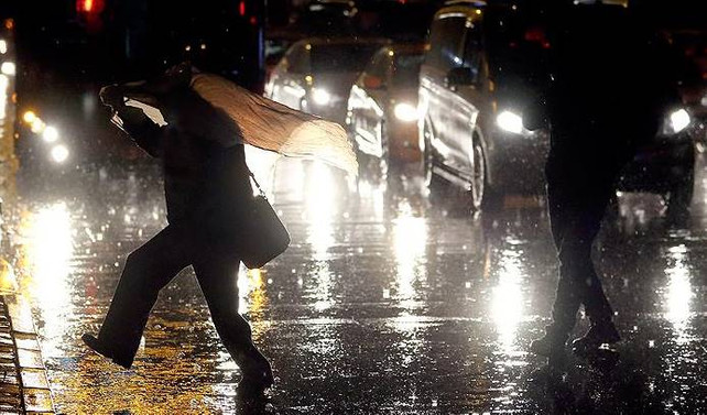 İstanbul'da sağanak hayatı olumsuz etkiledi