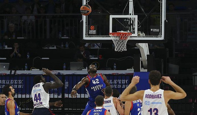 Anadolu Efes 4. yenilgisini aldı