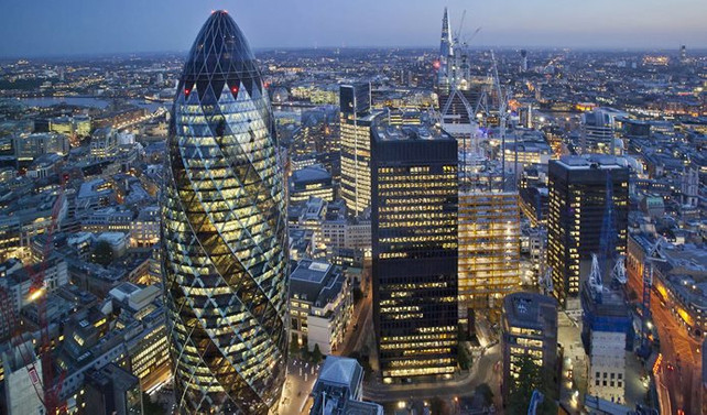 Fitch ve S&P Birleşik Krallık'ın kredi notunu teyid etti
