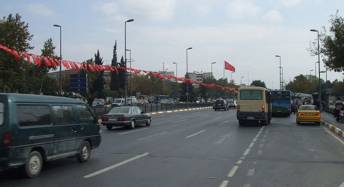 İstanbul'da bazı yollar trafiğe kapatıldı
