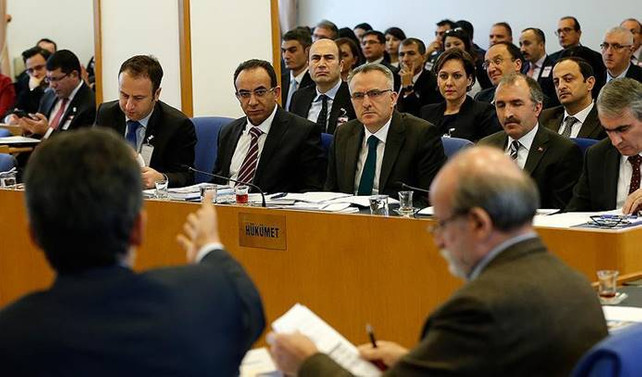 '2018 bütçesi millete hizmeti esas alıyor'