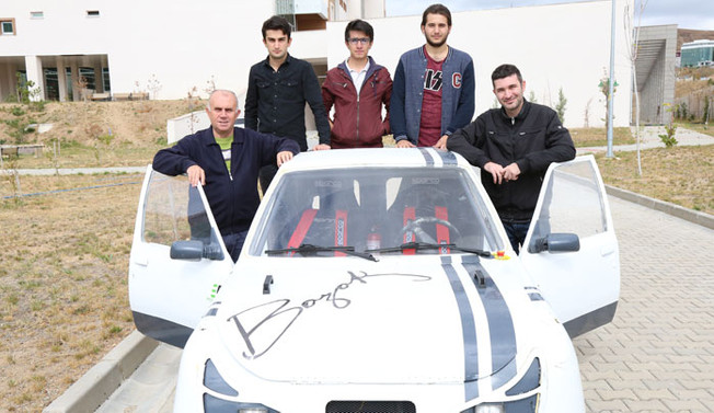 Üniversite öğrencileri elektrikli araç üretti