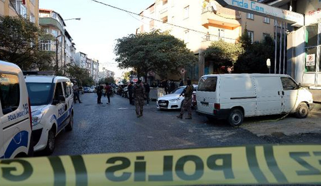 Gaziosmanpaşa'da araca silahlı saldırı: 1 ölü
