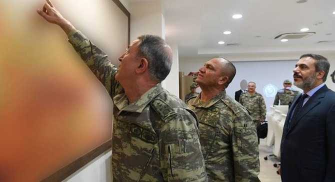 Komutanlar Suriye sınırında