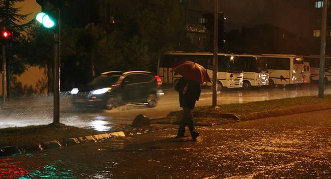 Edirne'de sağanak etkisini sürdürüyor