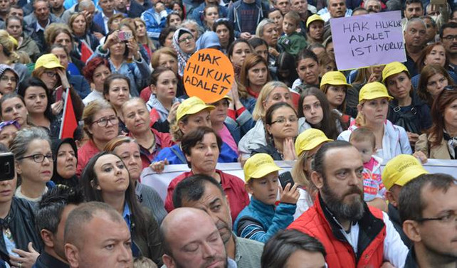 İşten çıkarılan Şişecam işçileri eylem yaptı