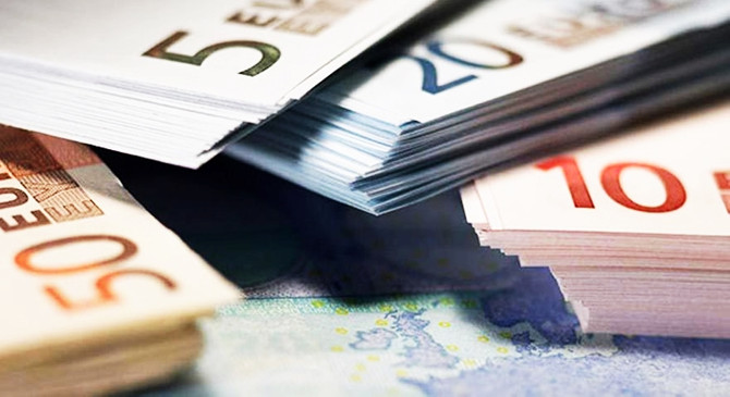 Euro, 4.53'ü geçerek rekor kırdı