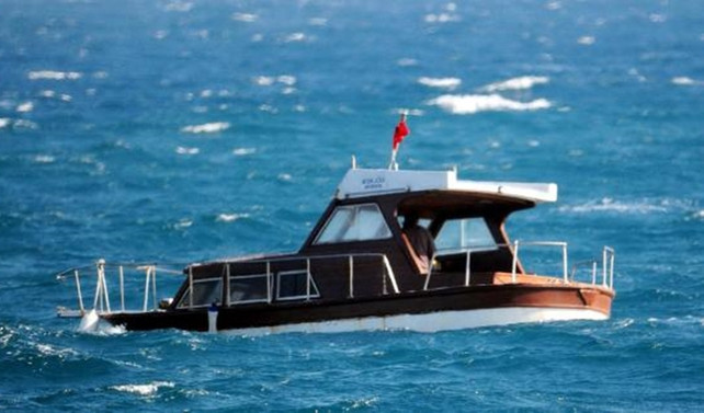 Bodrum'da şiddetli lodos: Kayıkçı tekneleri battı