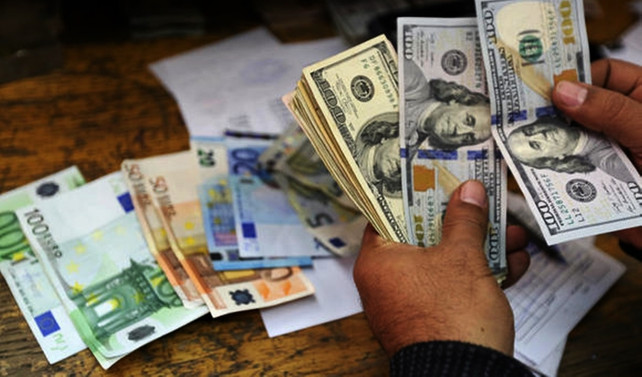 Dolar serbest piyasada 3,8920'den açıldı