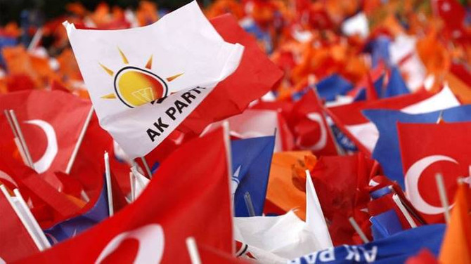 AK Parti'de 3 il başkanı istifa etti