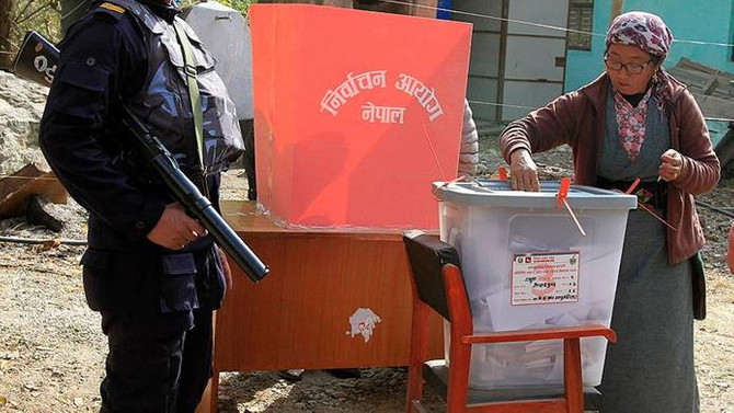 Nepal'de 11 yıl aradan ilk genel seçim yapıldı