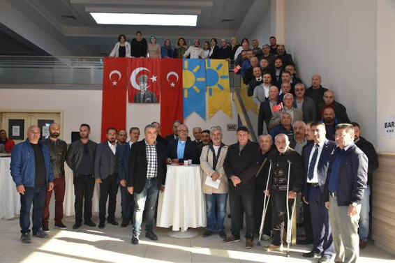 Kuşadası'nda MHP'den 150 kişi istifa etti