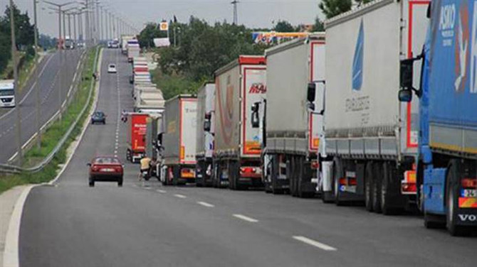 Kapıkule'de 15 kilometrelik TIR kuyruğu