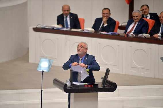 Elitaş, CHP'nin dağıttığı belgeleri yırttı