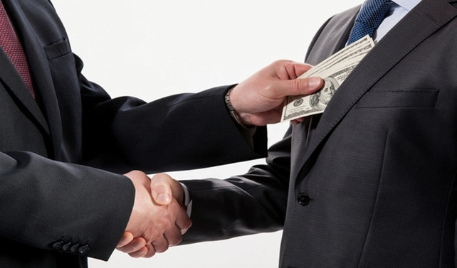 Dünya yolsuzluğa yılda 2 trilyon dolar akıtıyor