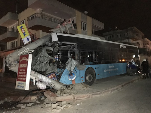 Mersin'de trafik kazası: 15 yaralı
