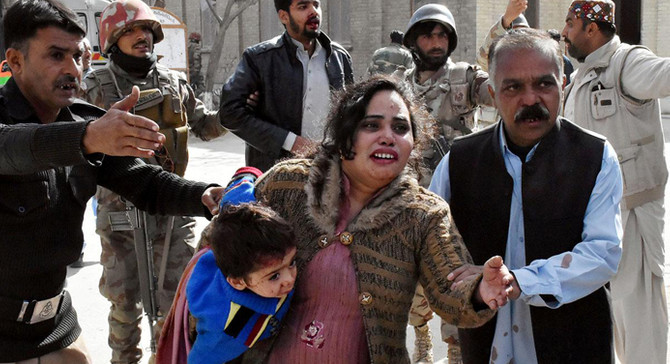 Pakistan'da kiliseye saldırı: 8 ölü