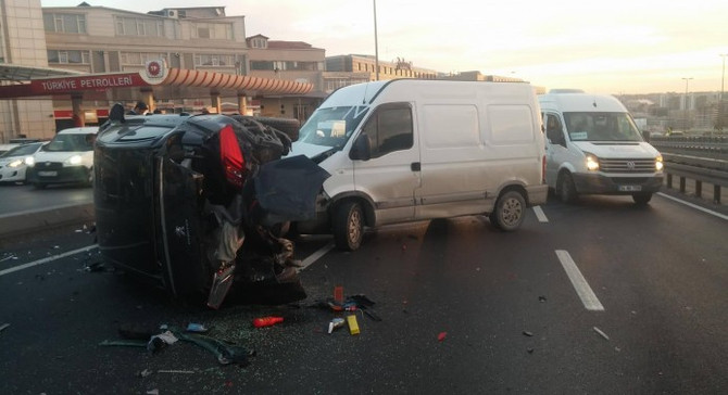 Avcılar istikametinde kaza, trafik yoğunluğu var