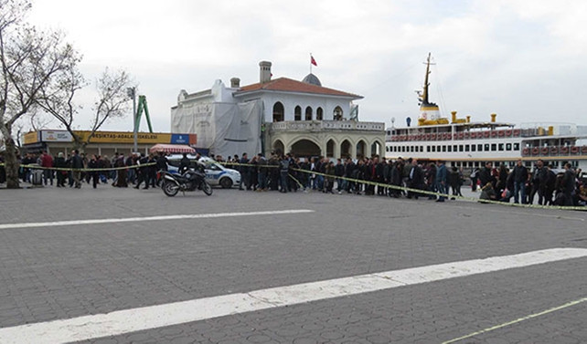 Kadıköy'de sahipsiz valiz ve çuval polisi alarma geçirdi