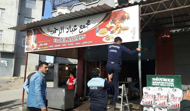 Adana'da Arapça tabelalar kaldırıldı