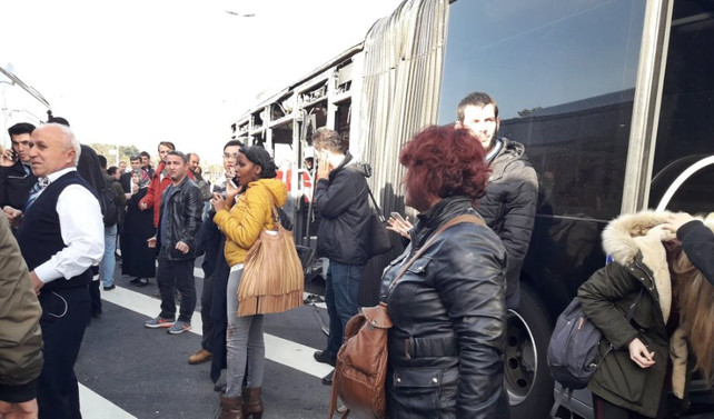 İki metrobüs çarpıştı: 2'si ağır, 19 yaralı