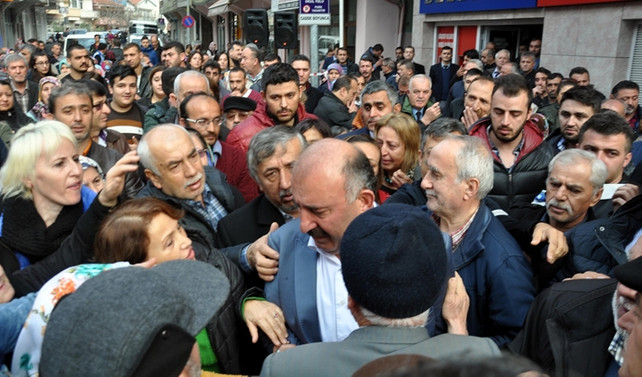 Belediye başkanı ağlayarak istifa etti
