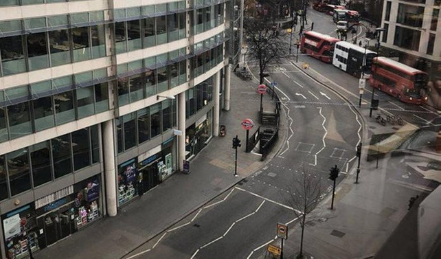 Londra'da şüpheli paket alarmı