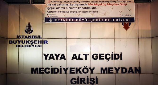 Trump'ın adı tabelalardan kaldırıldı