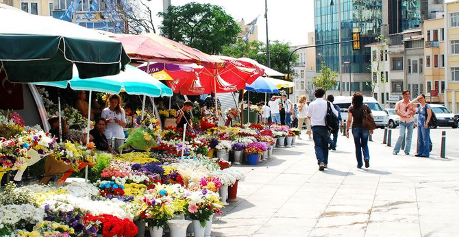 Sevgi̇li̇ler Günü'nde 9 mi̇lyar lira harcanacak
