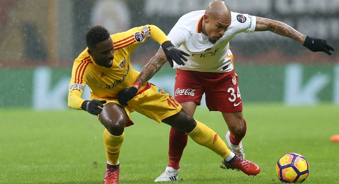 Galatasaray fırsatı kaçırdı